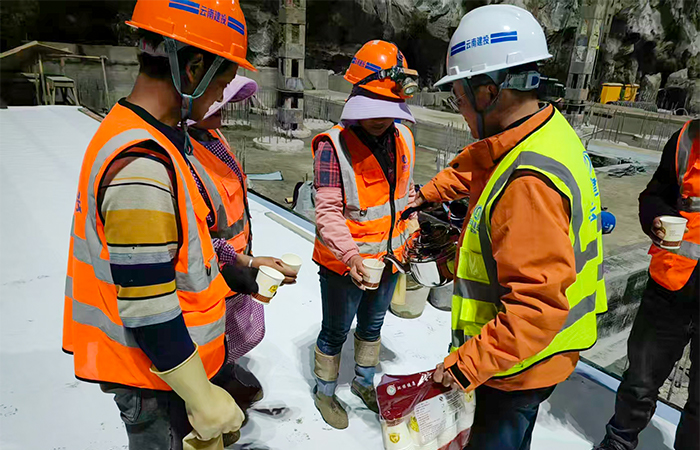 1766560487879209.jpg 小圖-為工人送姜茶.jpg